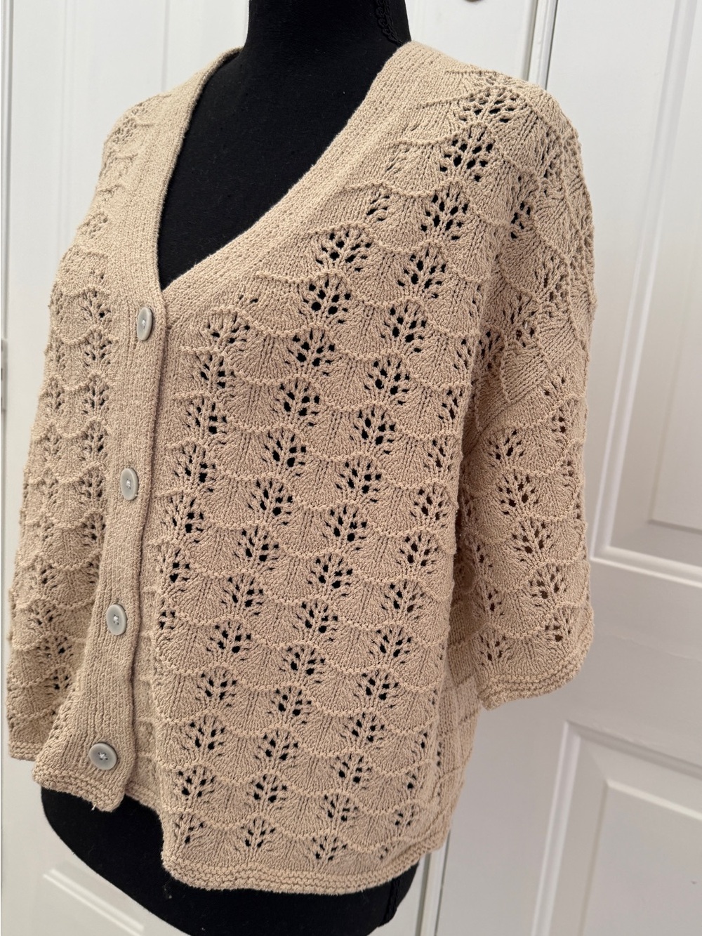 Universal Thread Beige Openwork V-Neck Button Cardigan - Picture 4 of 7